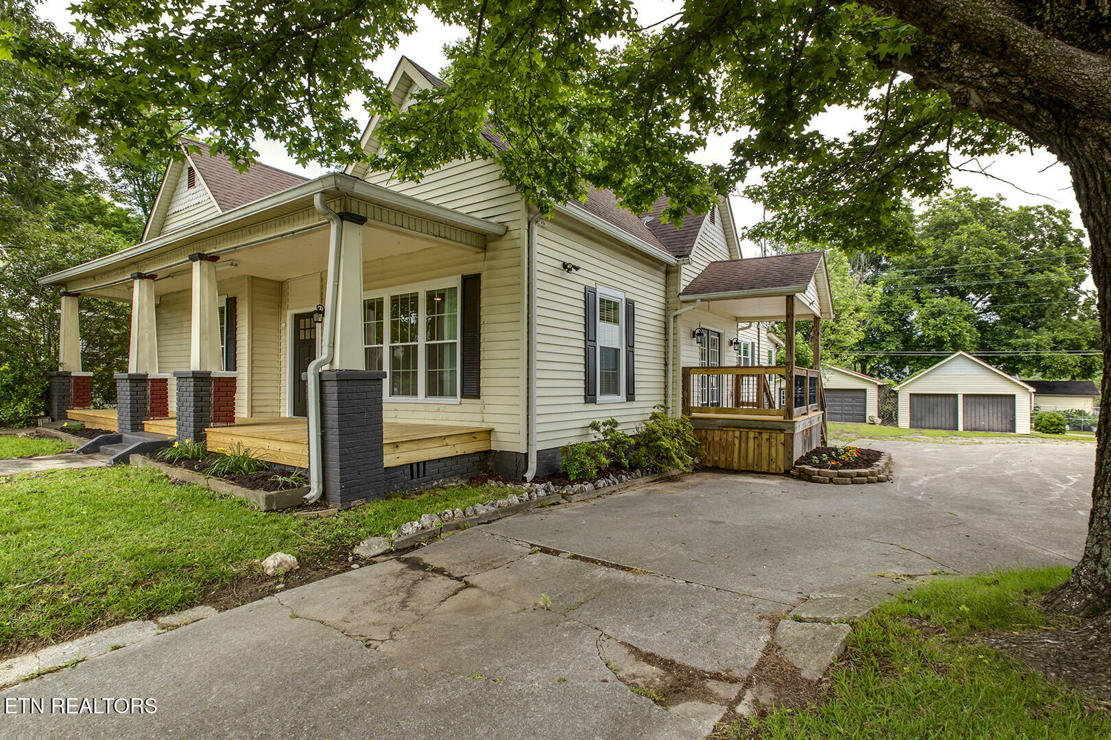327 Ohio Avenue Etowah TN 37331