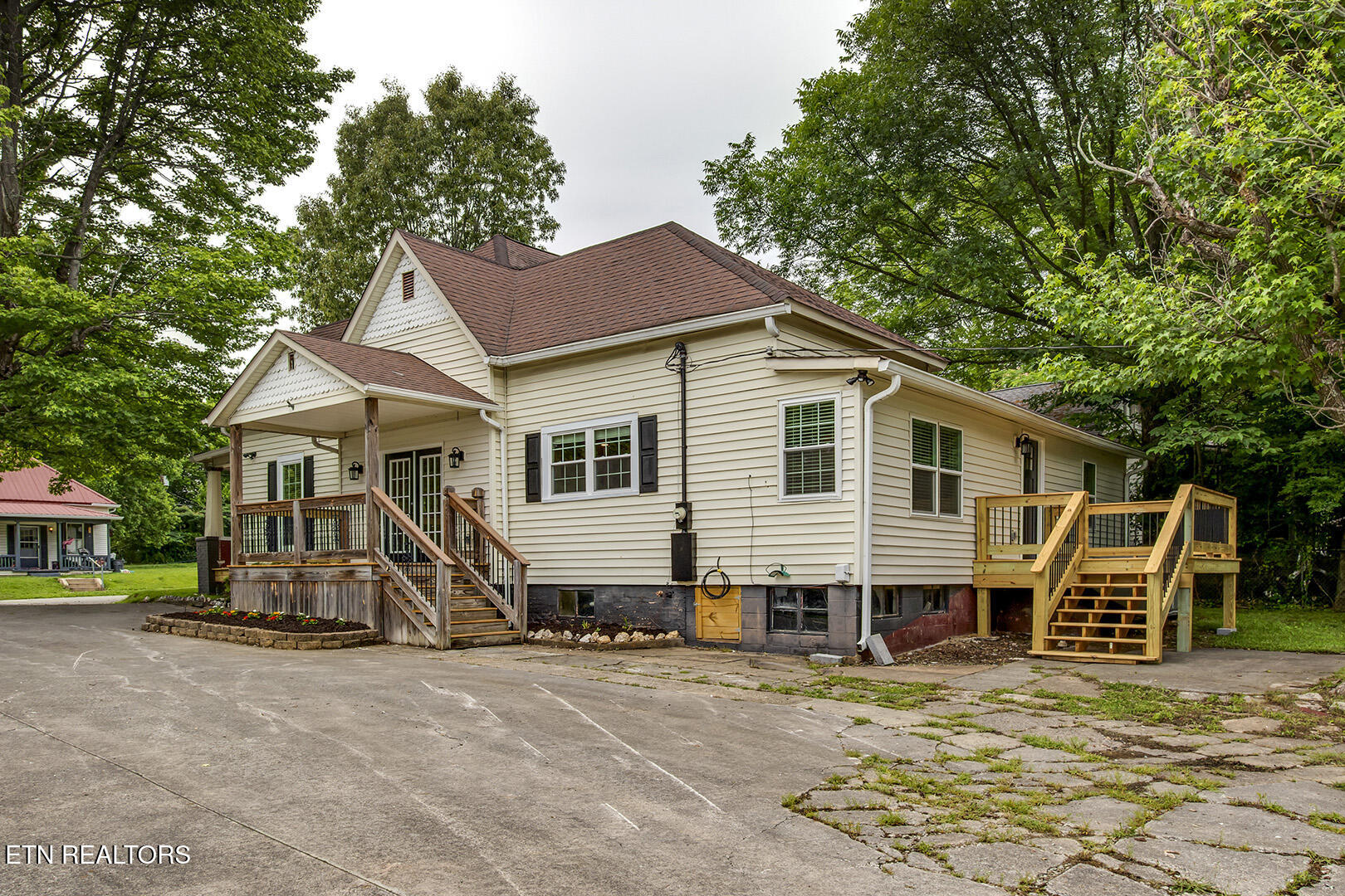327 Ohio Avenue Etowah TN 37331