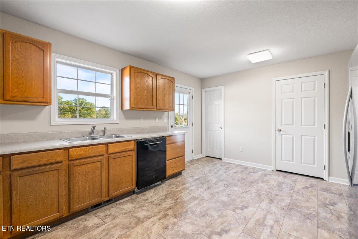 115 Sam William Lane Jacksboro TN 37757