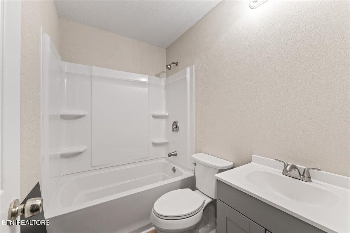 115 Sam William Lane Jacksboro TN 37757