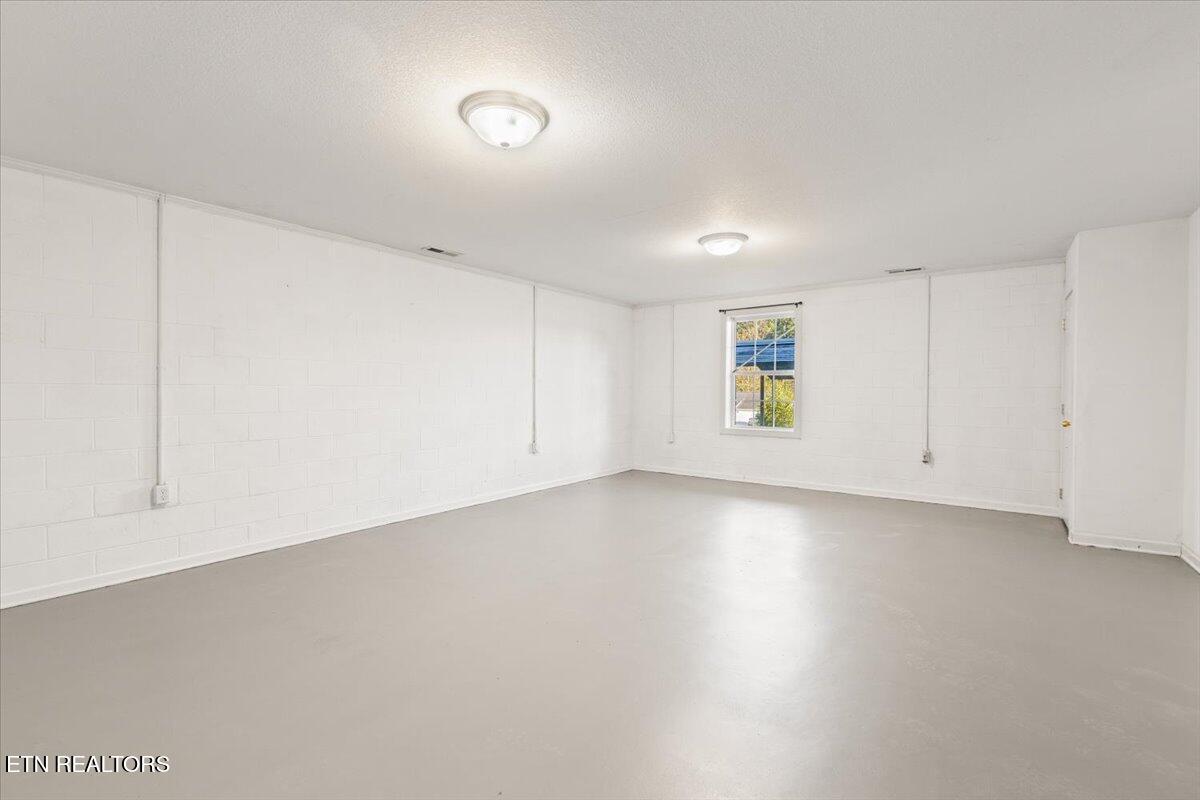 115 Sam William Lane Jacksboro TN 37757