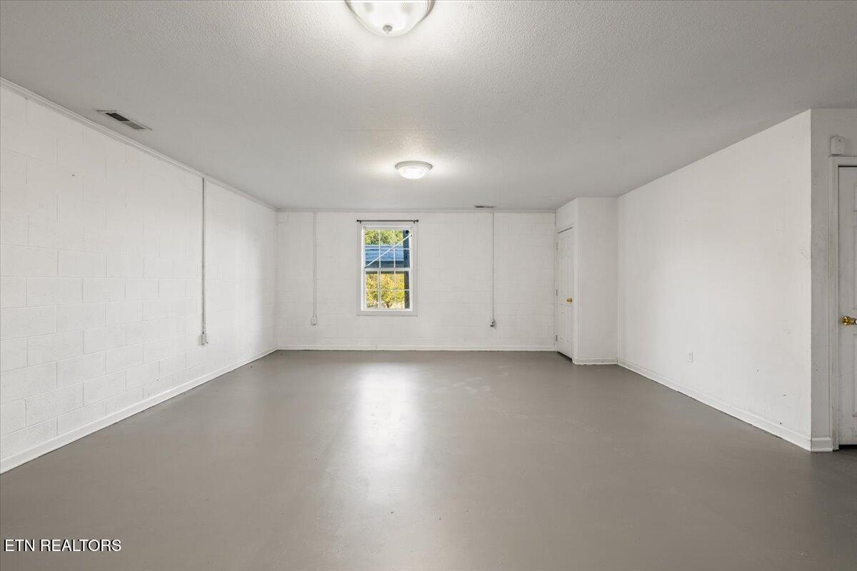 115 Sam William Lane Jacksboro TN 37757