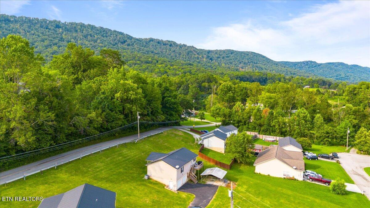 115 Sam William Lane Jacksboro TN 37757