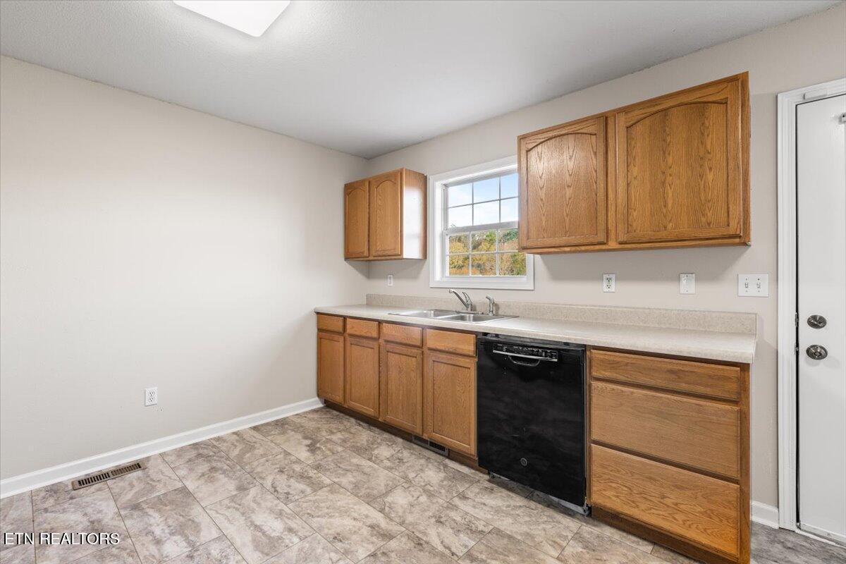 115 Sam William Lane Jacksboro TN 37757