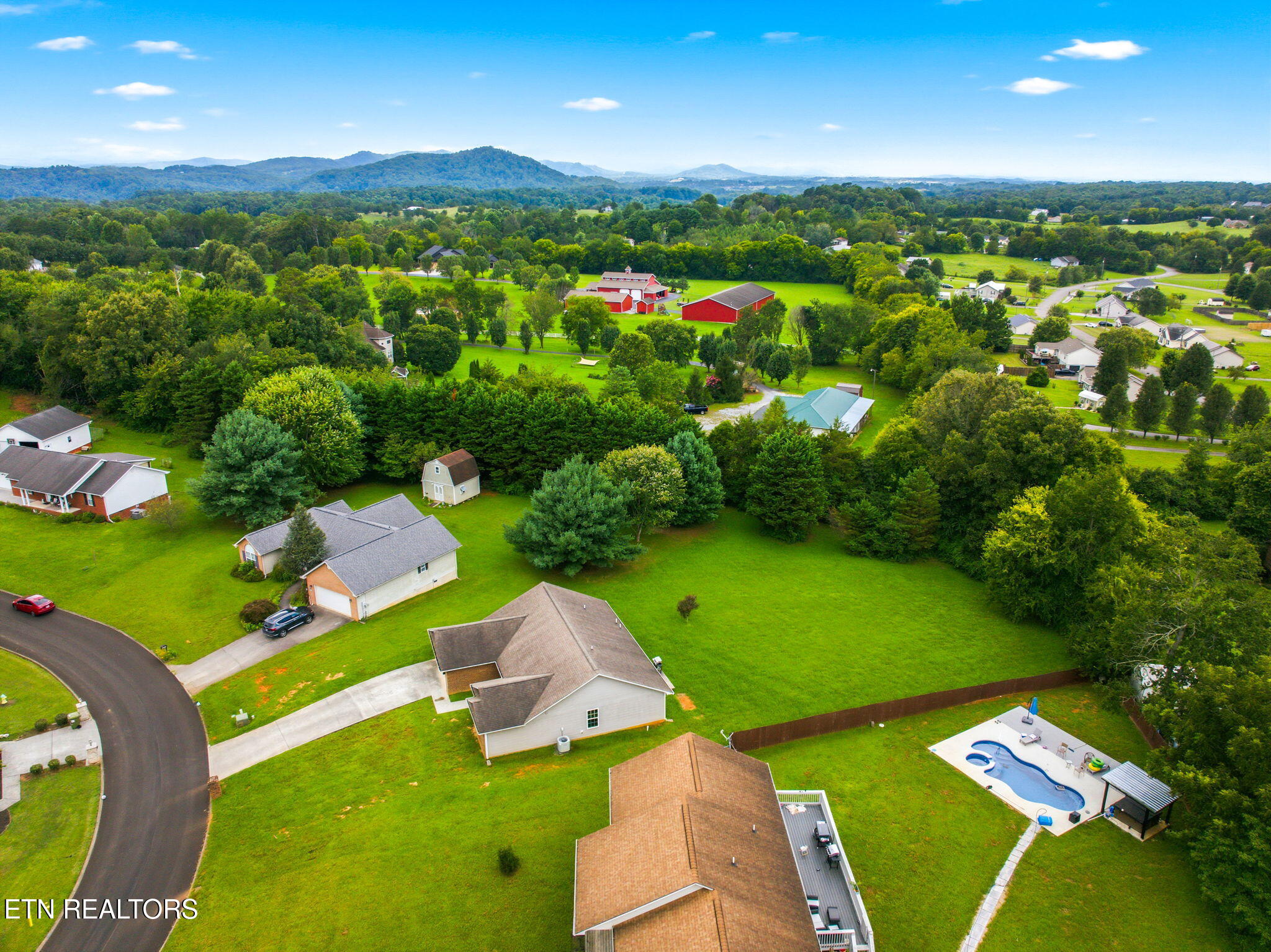 2847 English Valley Lane Sevierville TN 37876