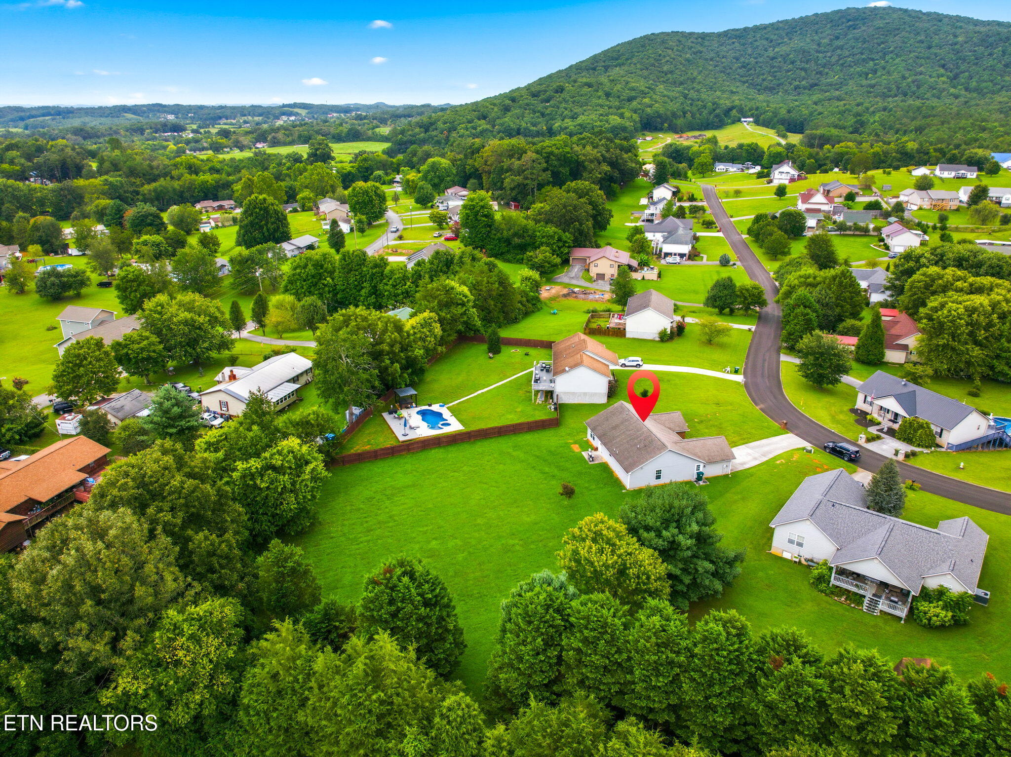 2847 English Valley Lane Sevierville TN 37876