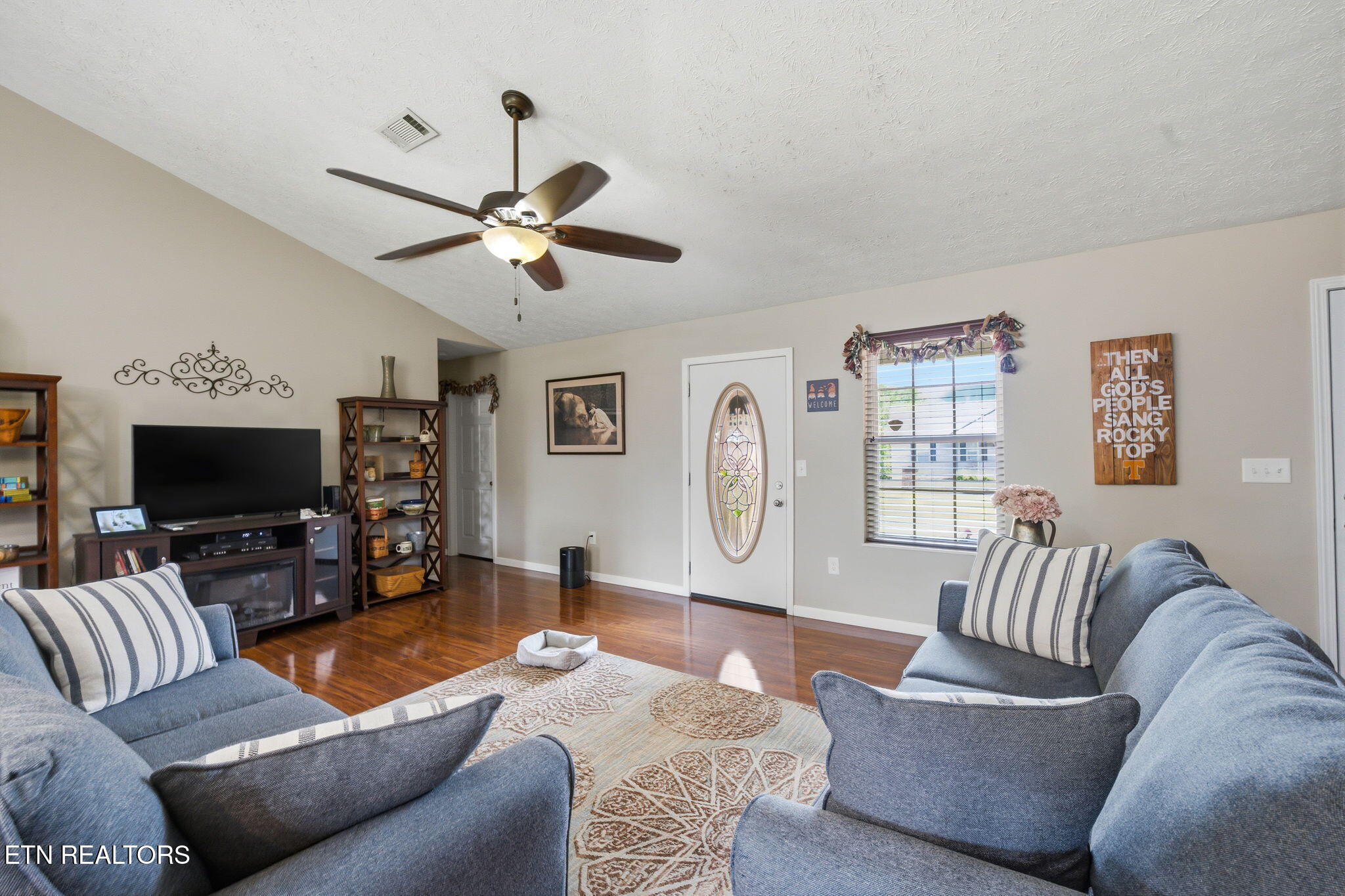2847 English Valley Lane Sevierville TN 37876