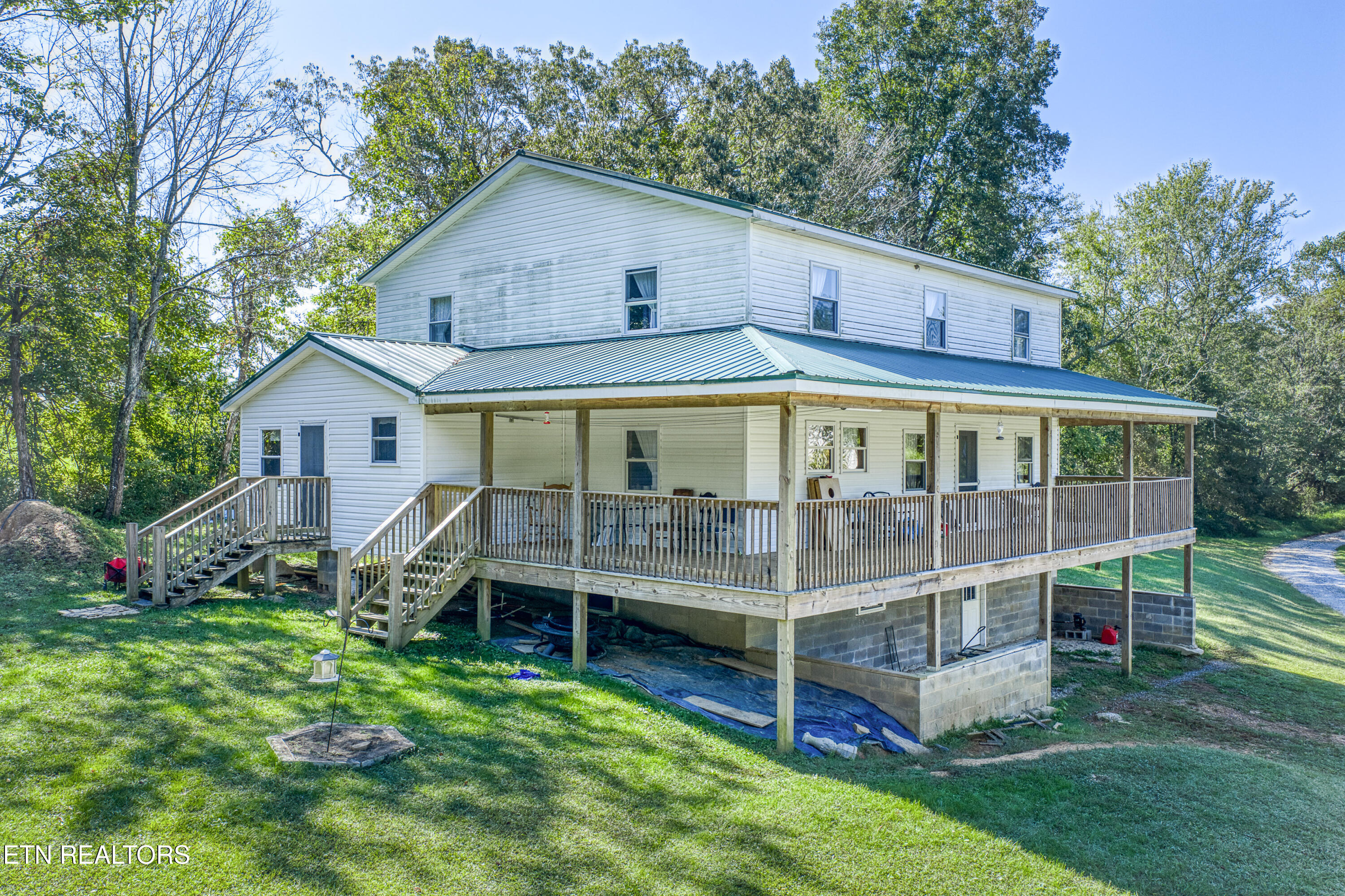 107 Cherry Street Deer Lodge TN 37726
