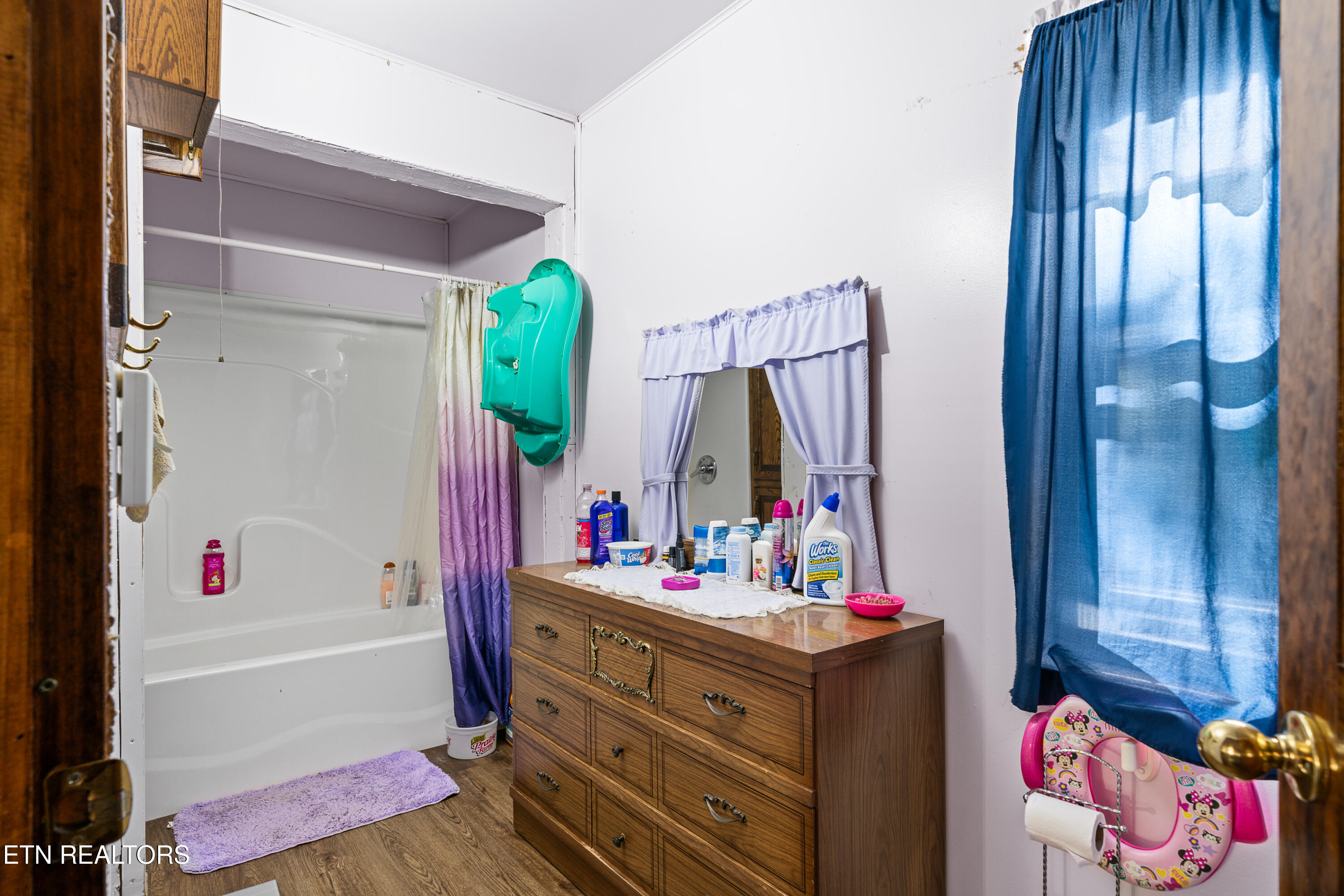 107 Cherry Street Deer Lodge TN 37726