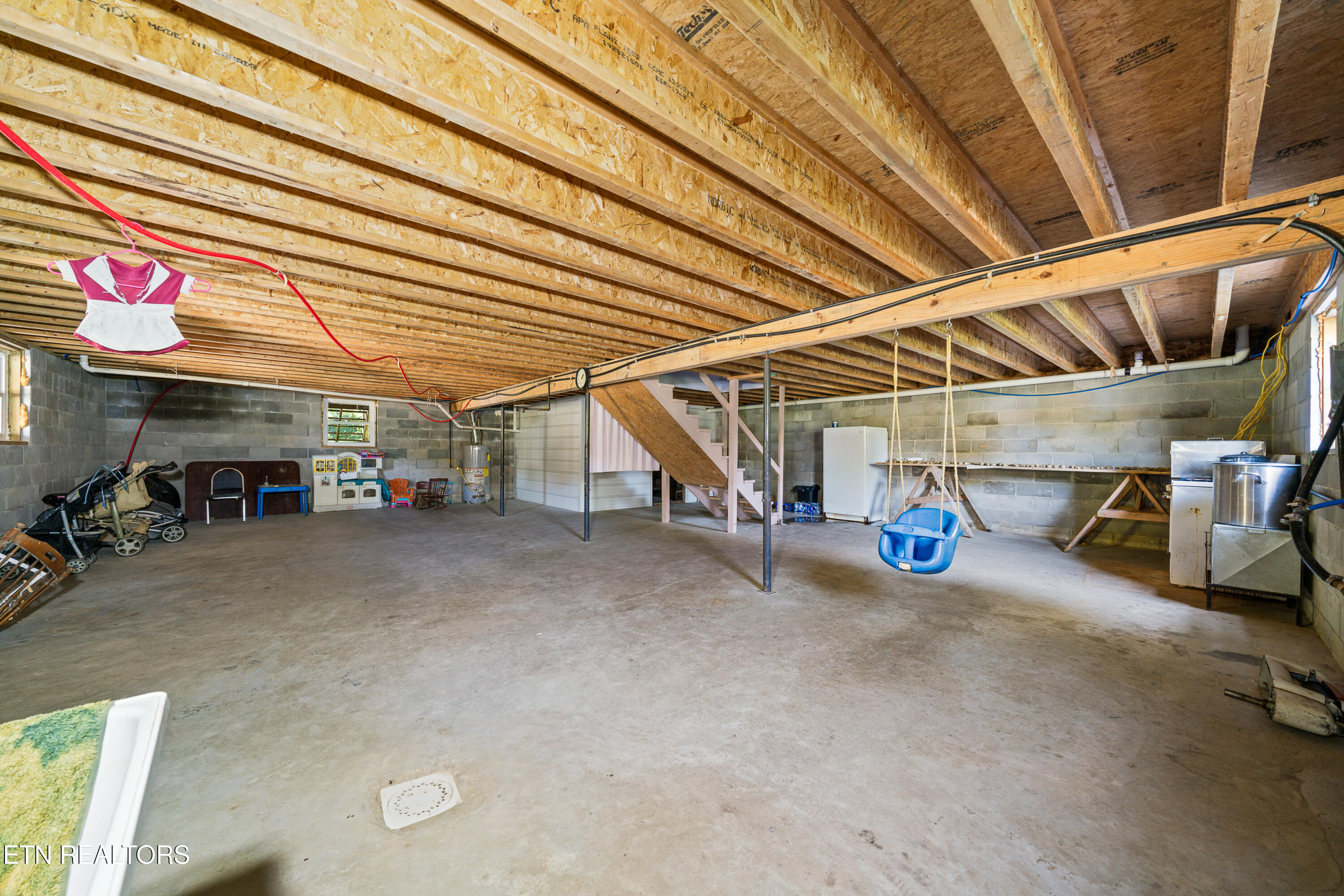 107 Cherry Street Deer Lodge TN 37726