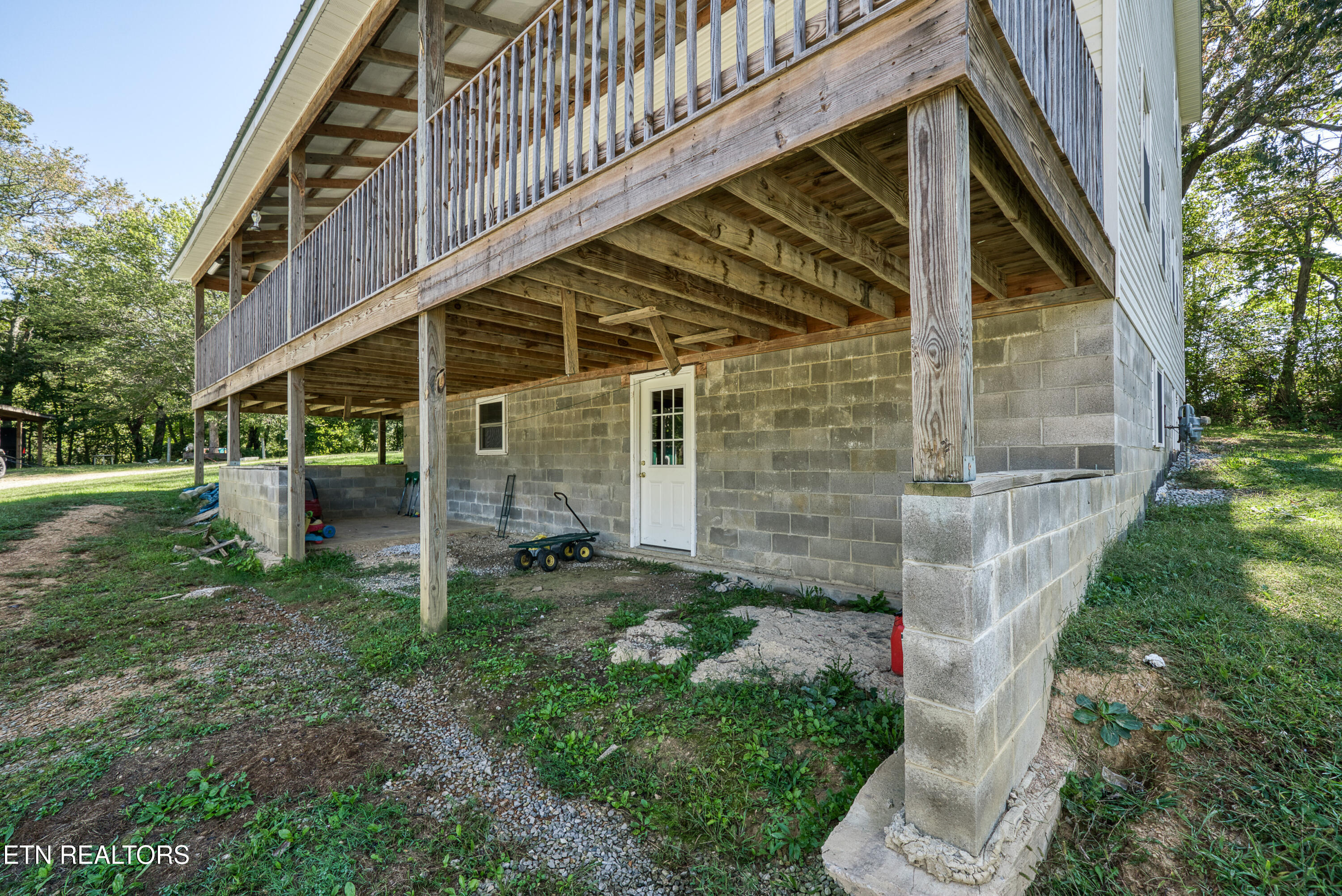 107 Cherry Street Deer Lodge TN 37726