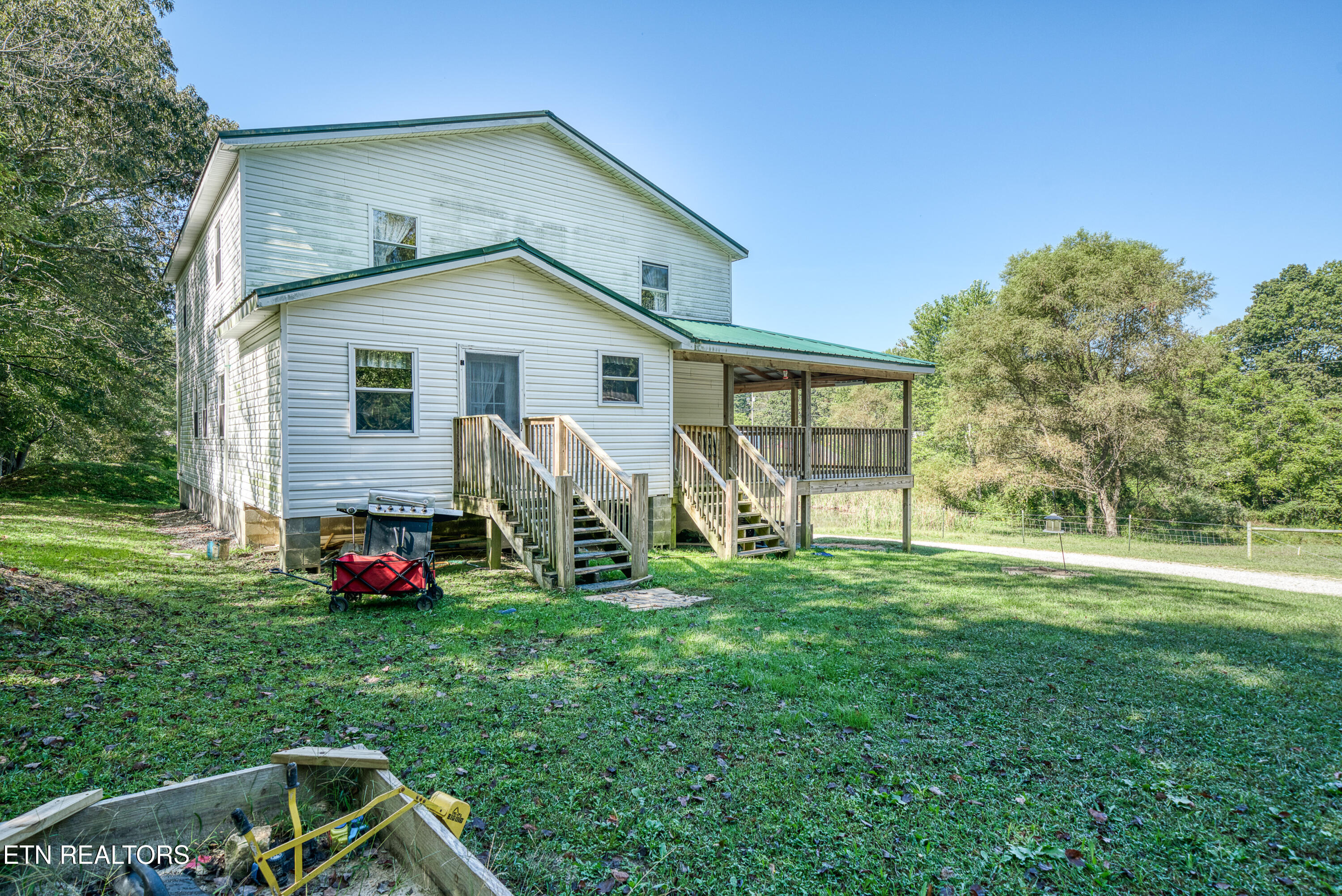 107 Cherry Street Deer Lodge TN 37726