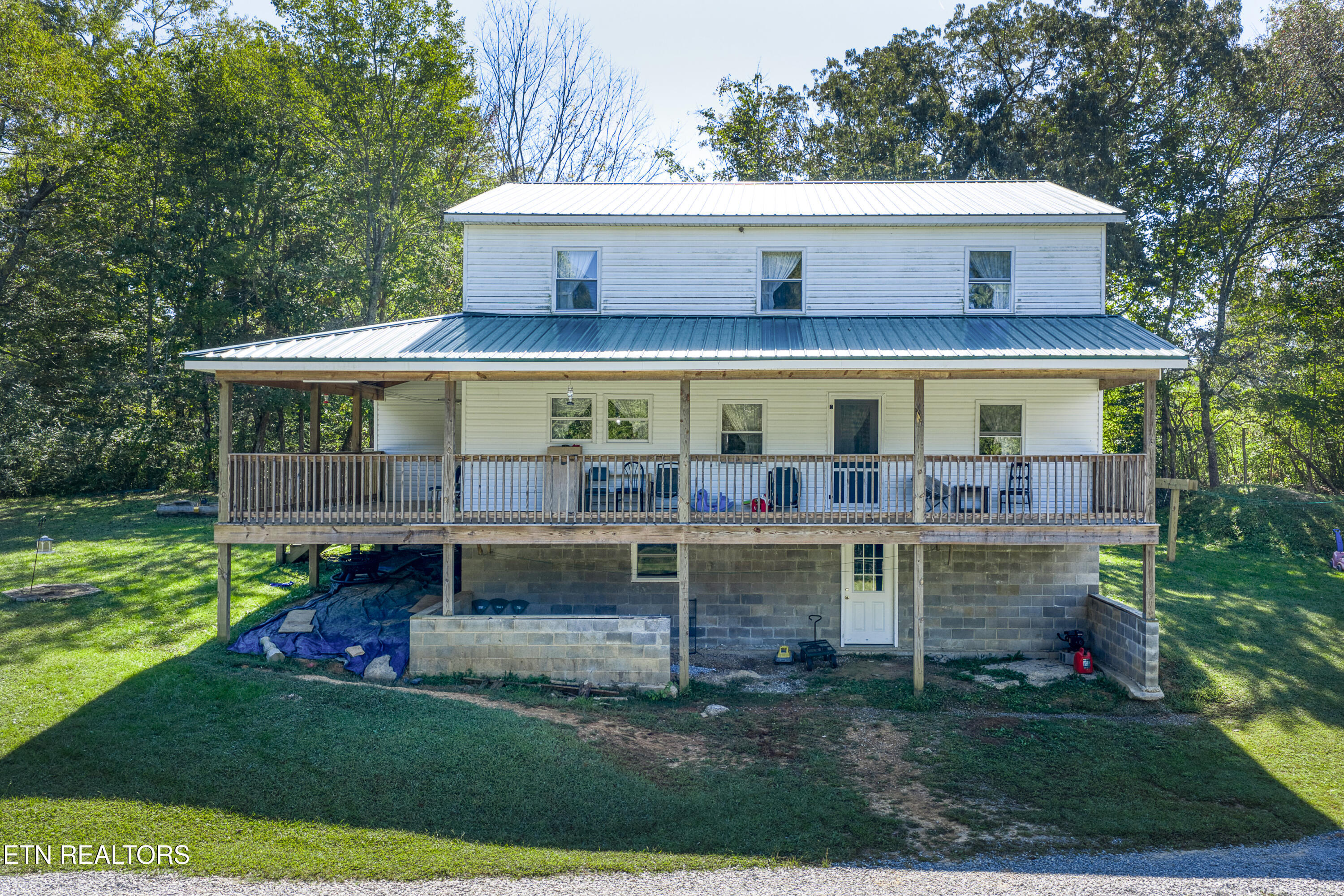 107 Cherry Street Deer Lodge TN 37726