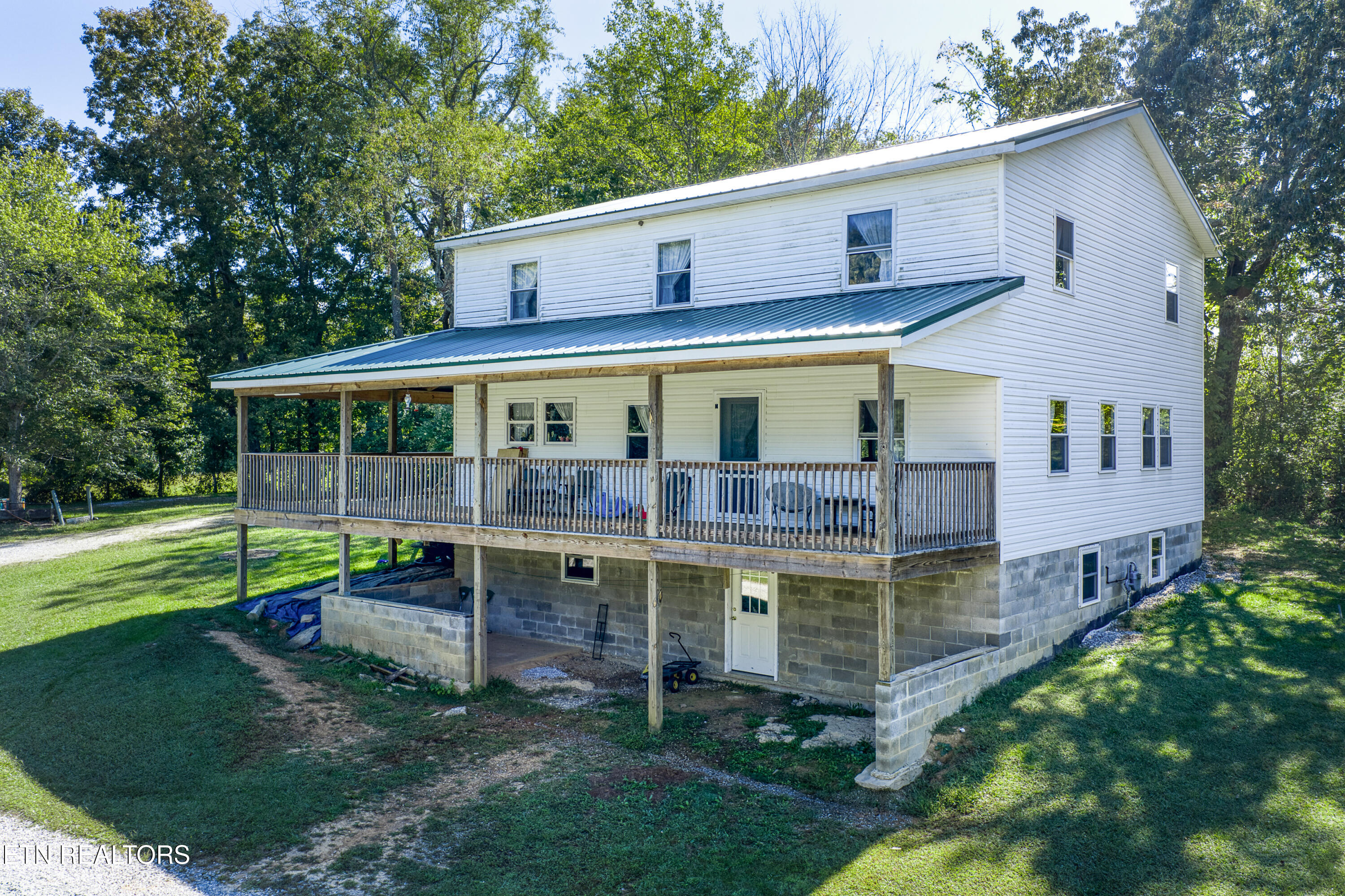 107 Cherry Street Deer Lodge TN 37726