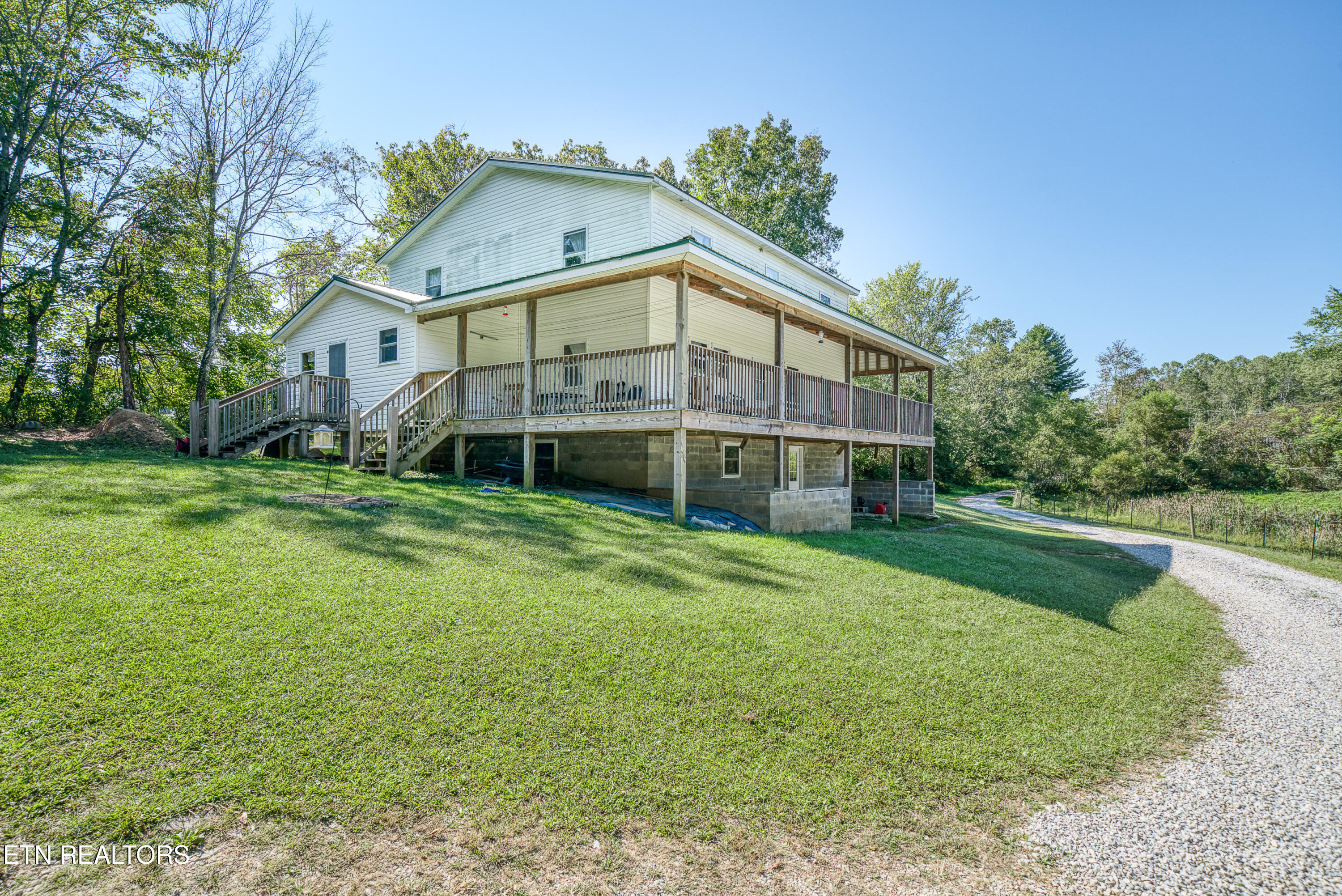 107 Cherry Street Deer Lodge TN 37726