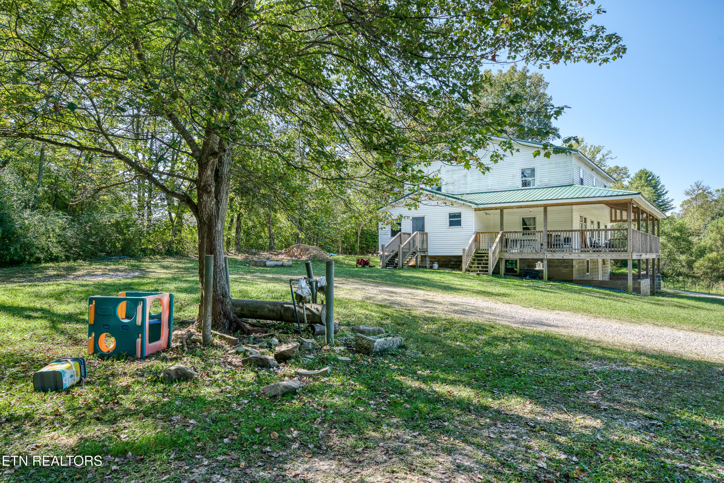 107 Cherry Street Deer Lodge TN 37726