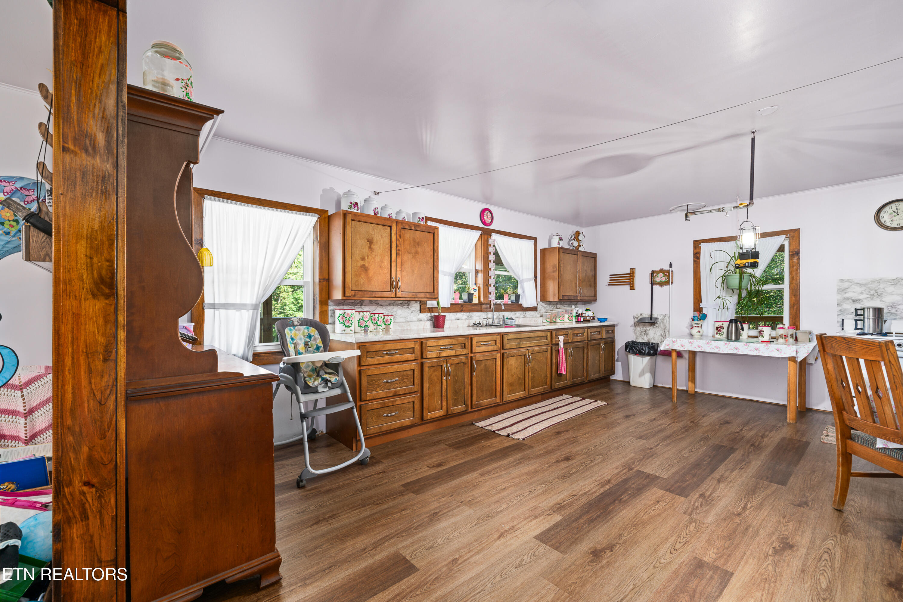 107 Cherry Street Deer Lodge TN 37726
