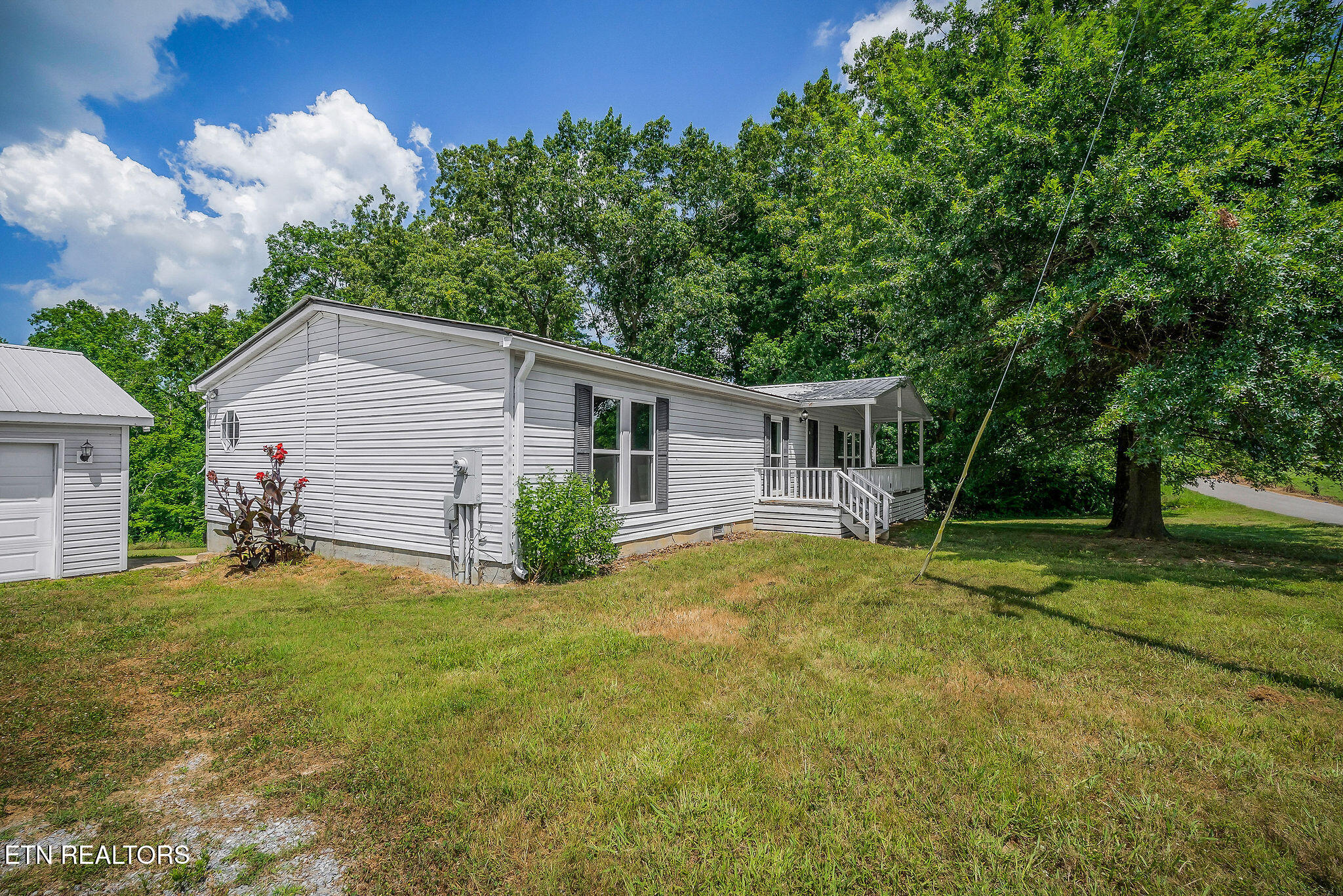 572 Lakeside Road Byrdstown TN 38549