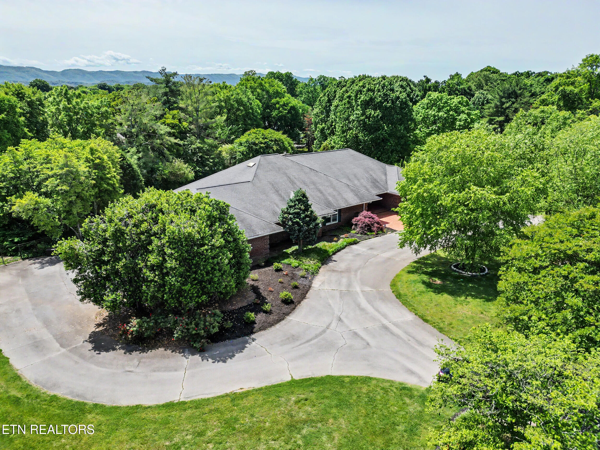 1320 Dunbarton Drive Maryville TN 37803