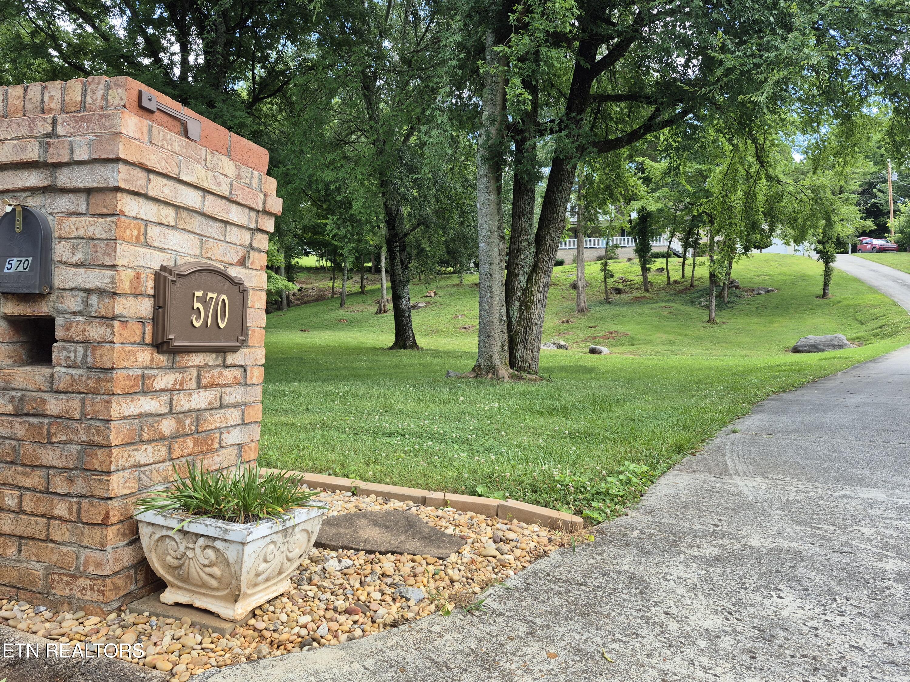 570 Oakwood Estates Drive Lenoir City TN 37772