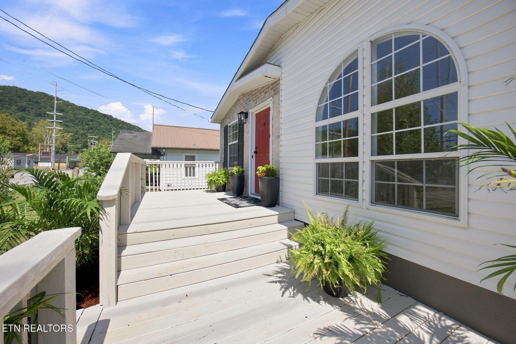 200 N Indiana Avenue Lafollette TN 37766