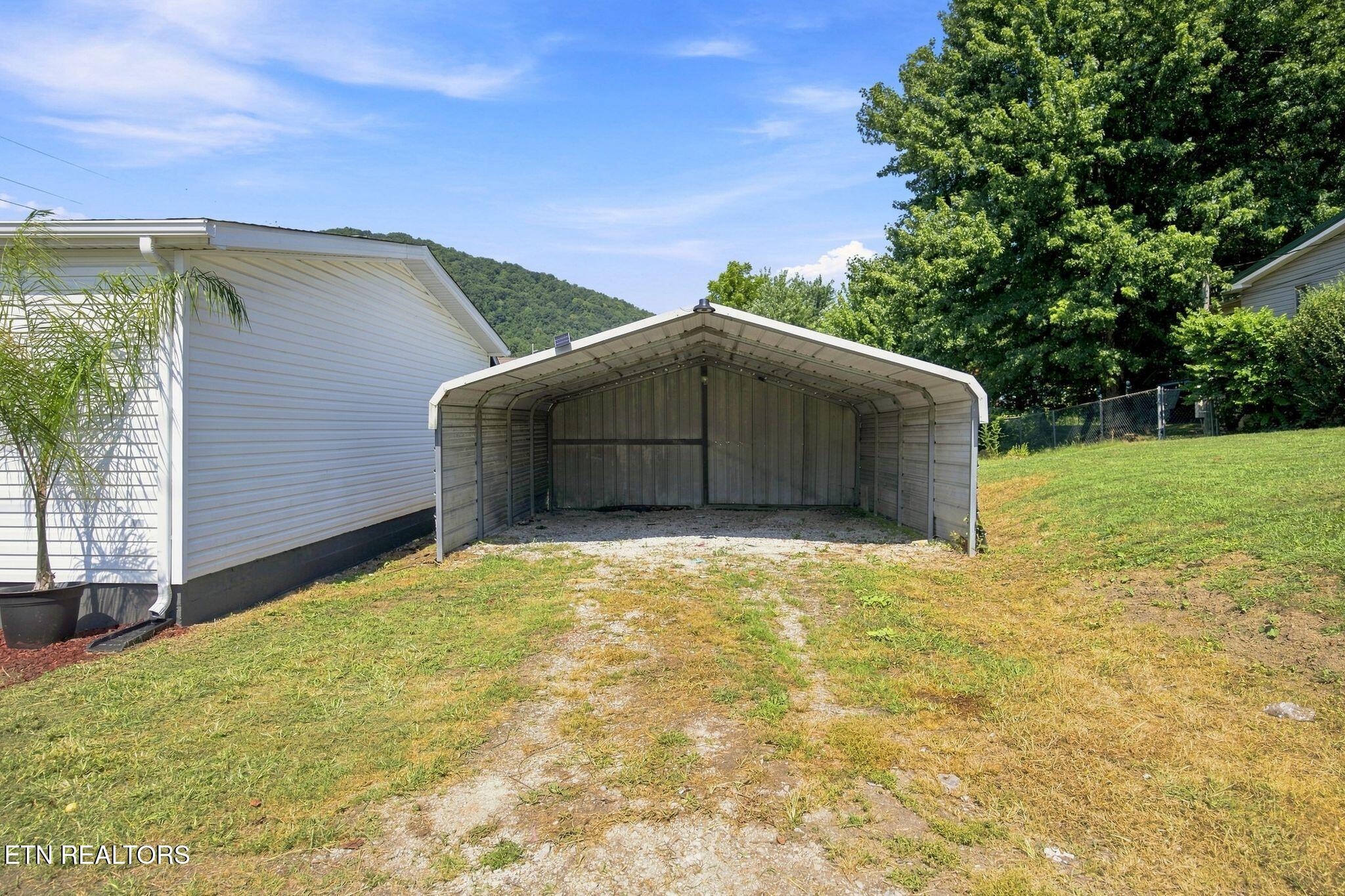 200 N Indiana Avenue Lafollette TN 37766
