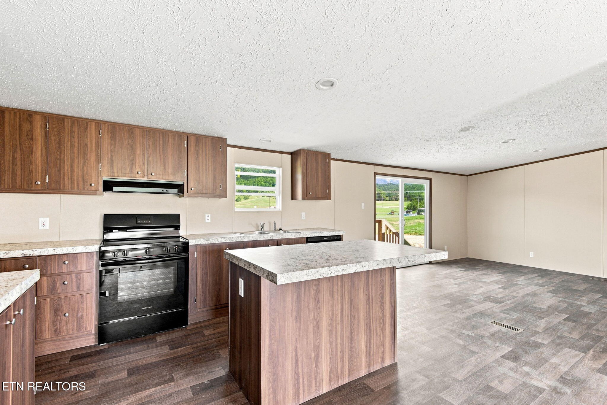 2888 Old Highway 63 Speedwell TN 37870