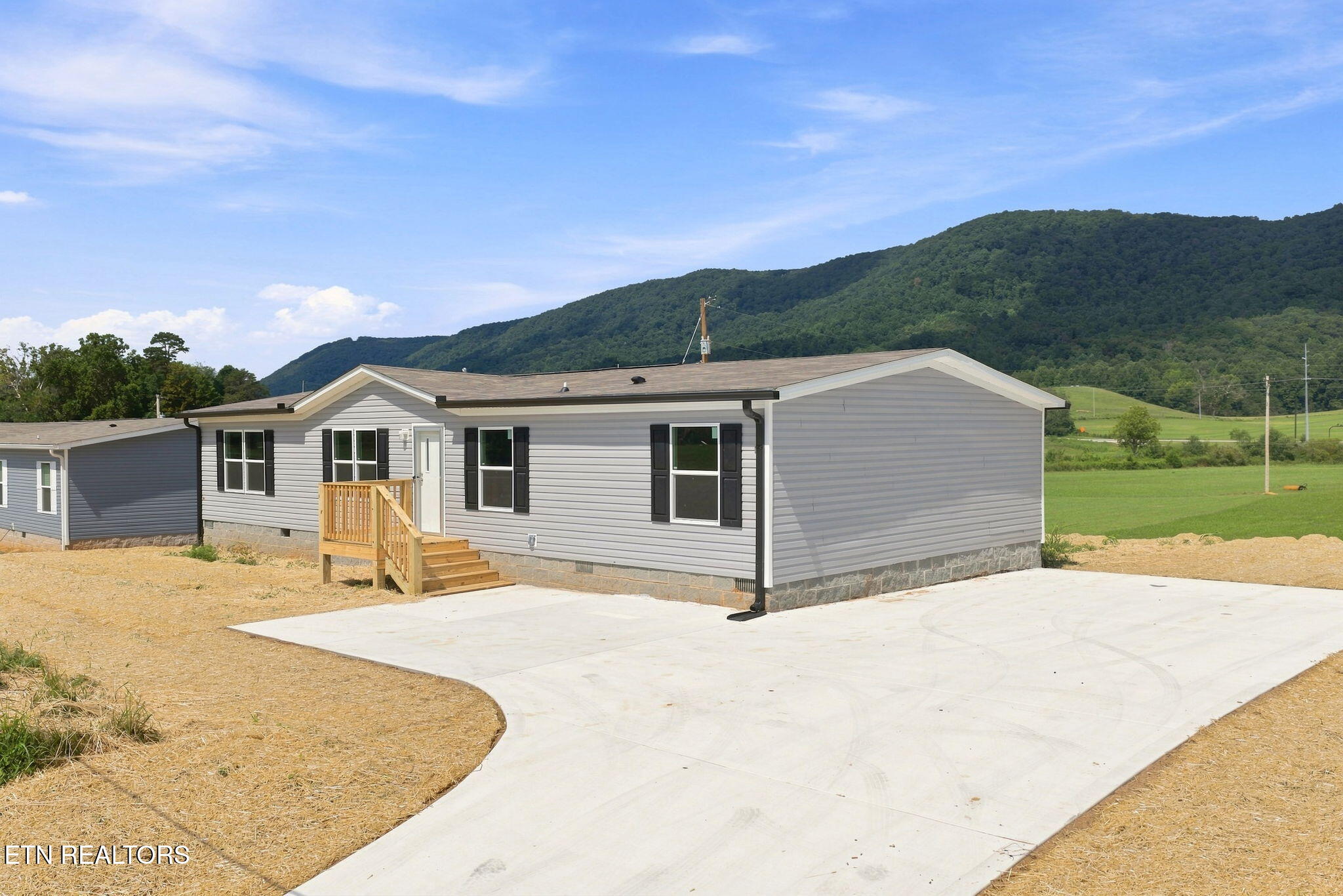 2888 Old Highway 63 Speedwell TN 37870