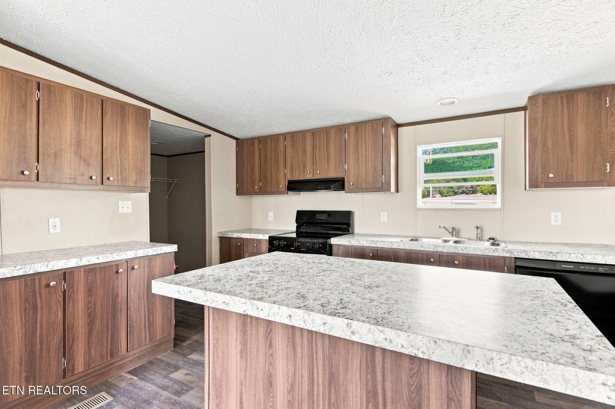 2888 Old Highway 63 Speedwell TN 37870