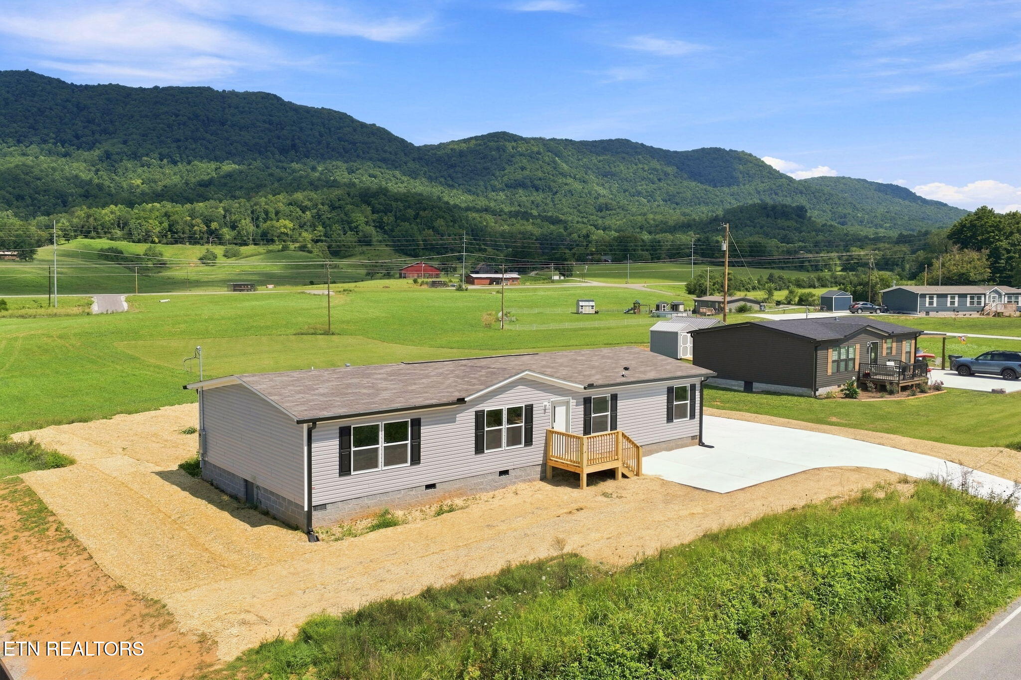 2888 Old Highway 63 Speedwell TN 37870
