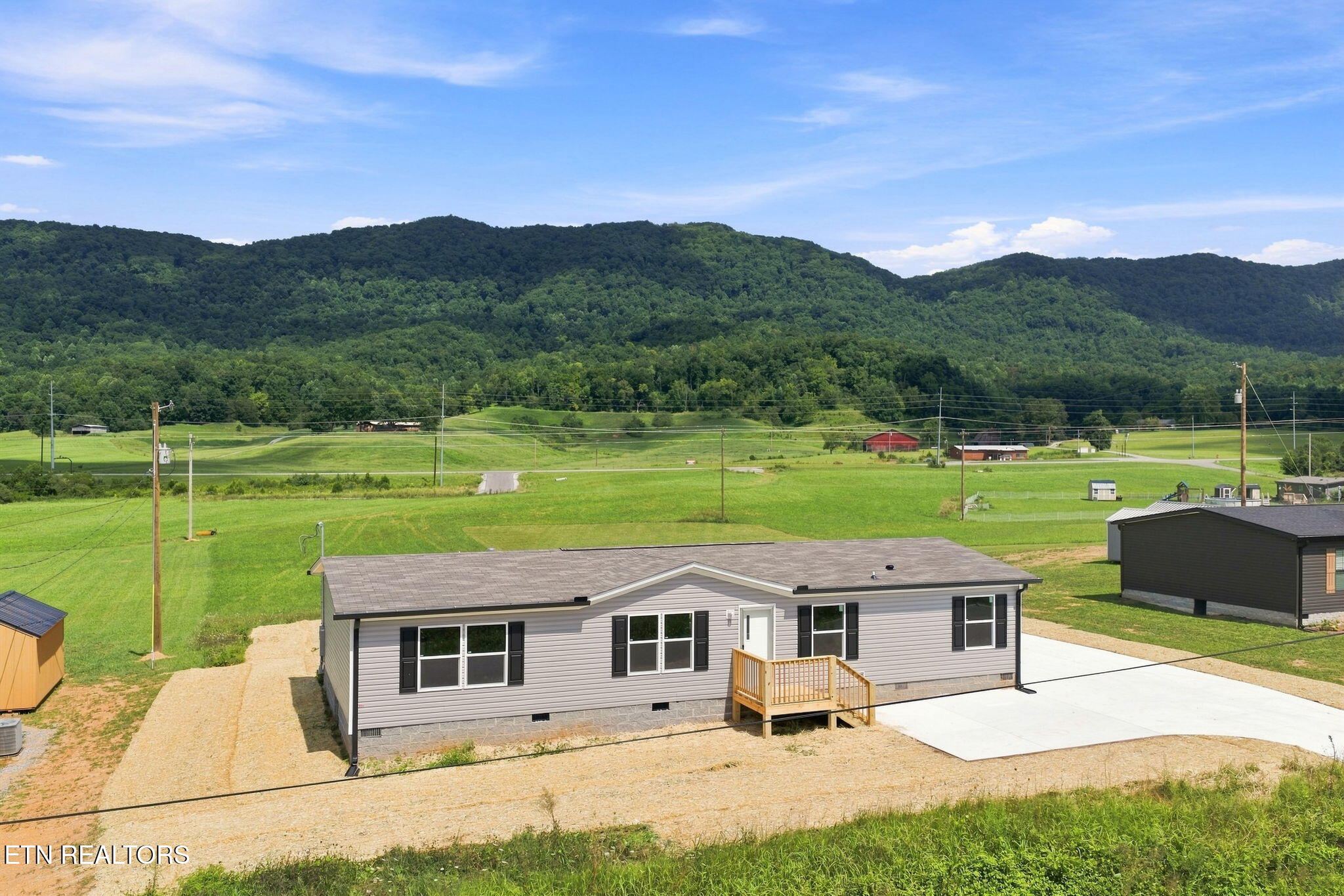 2888 Old Highway 63 Speedwell TN 37870