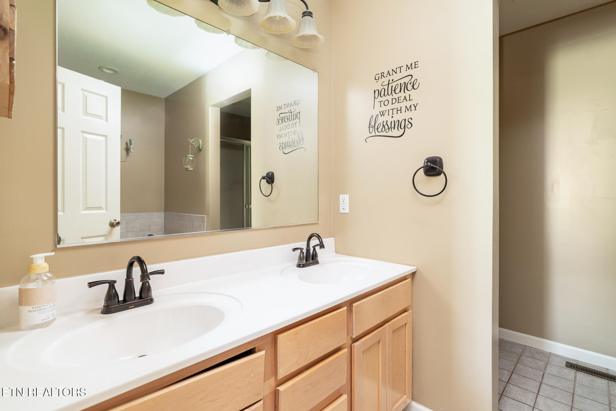 1209 Meadowlands Circle Sevierville TN 37876