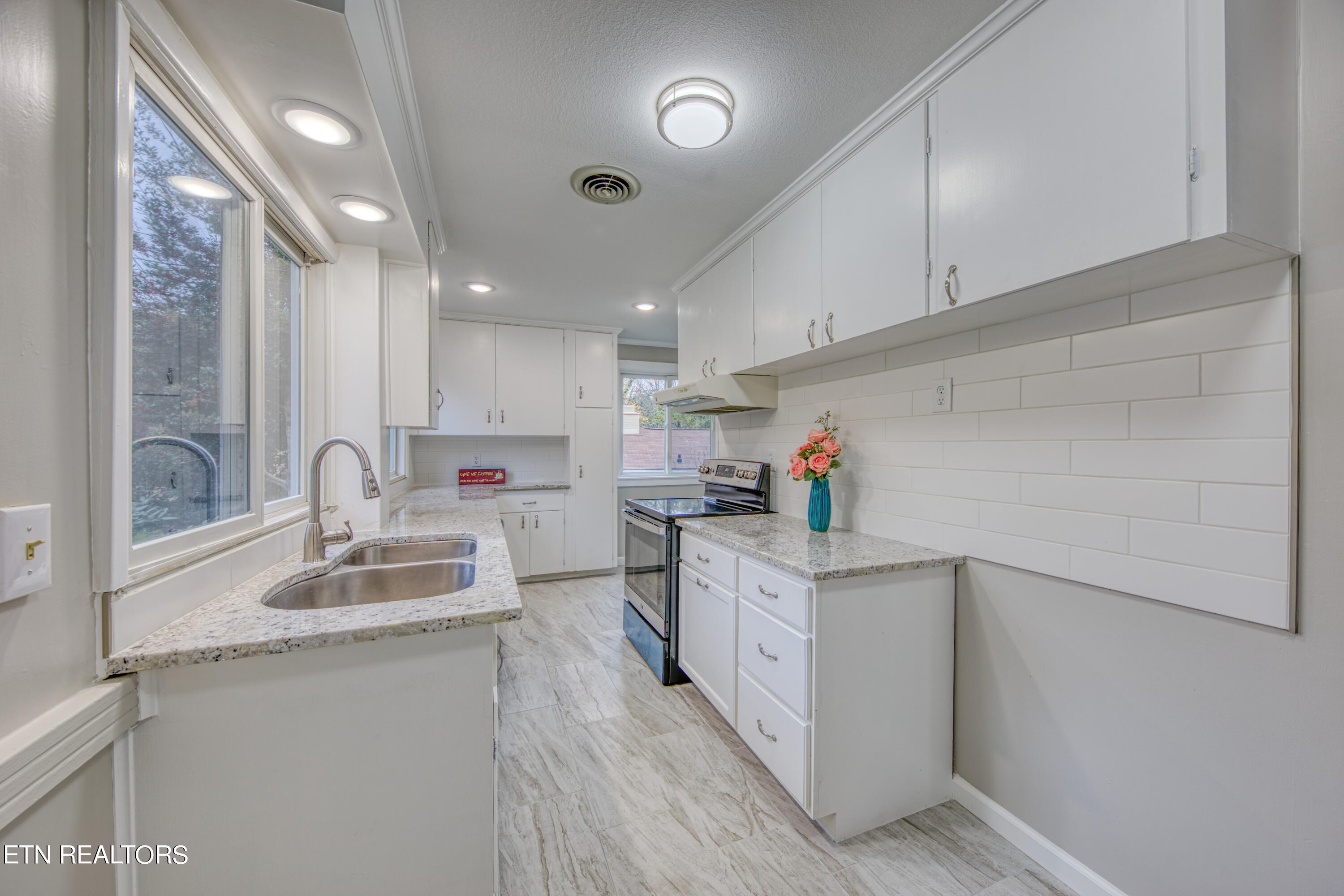 100 Ontario Lane Oak Ridge TN 37830