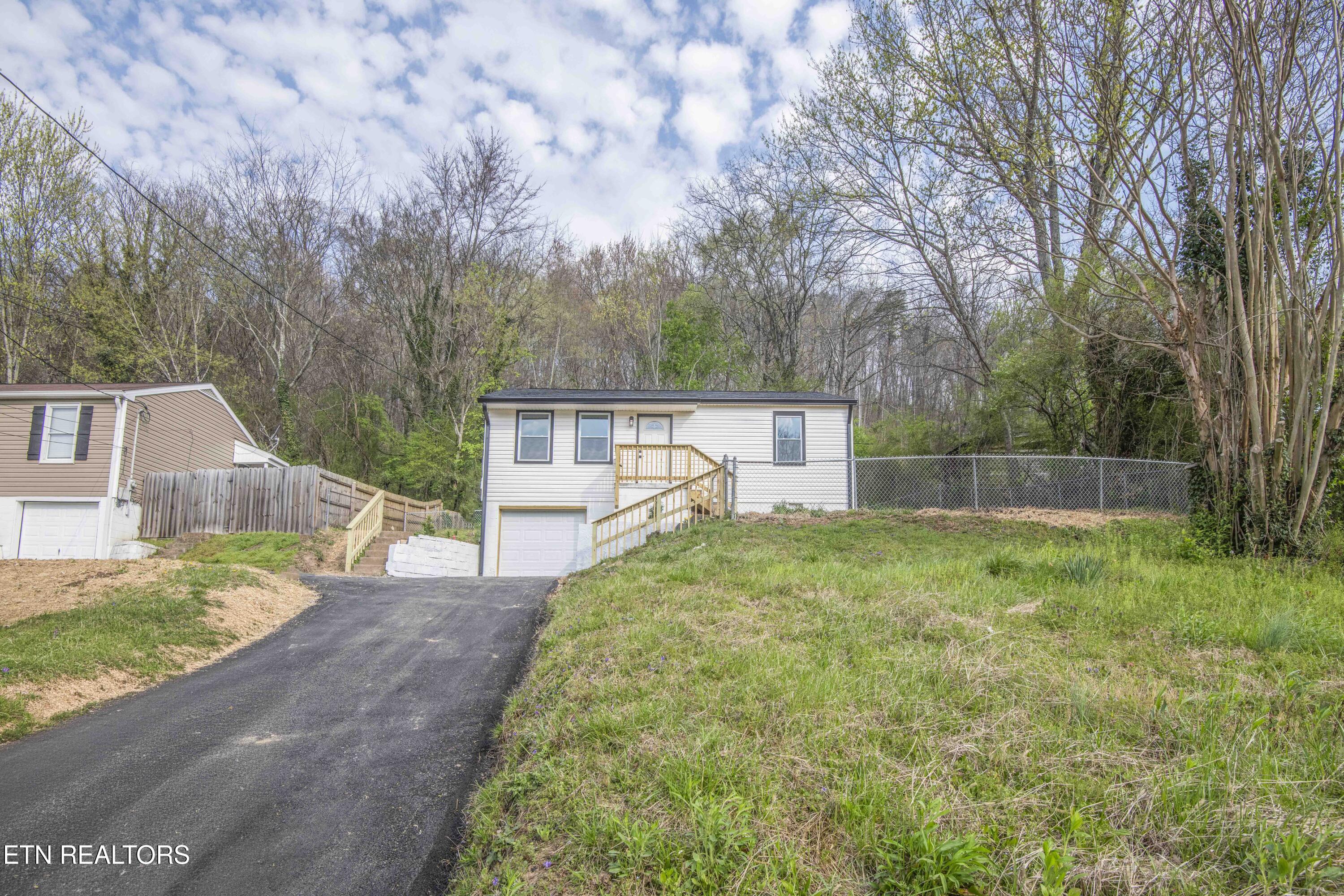 3221 Greenway Drive Knoxville TN 37918