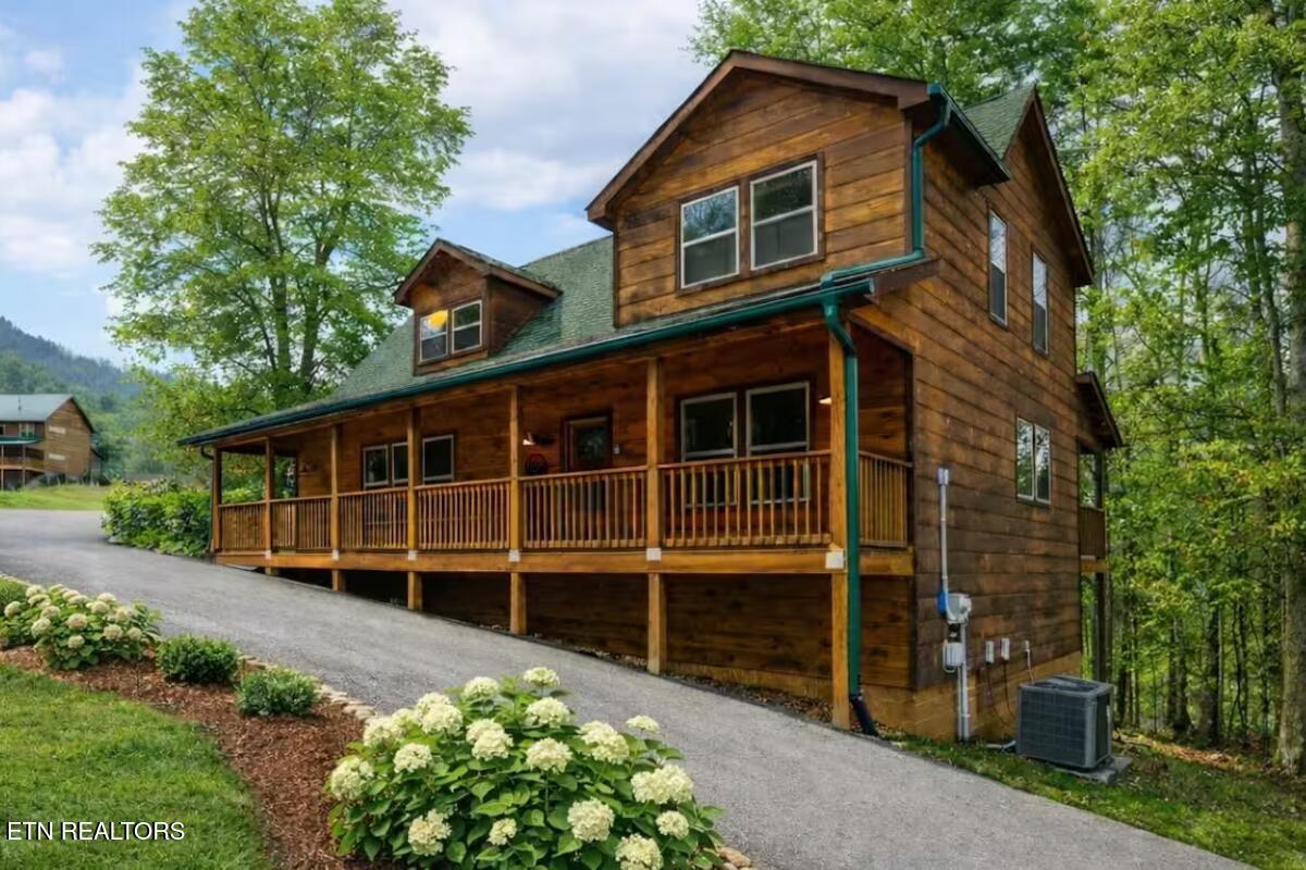 3213 Samuel Wear Drive Sevierville TN 37862