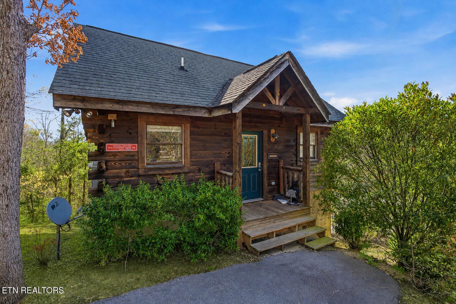 570 Country Oaks Drive Pigeon Forge TN 37863