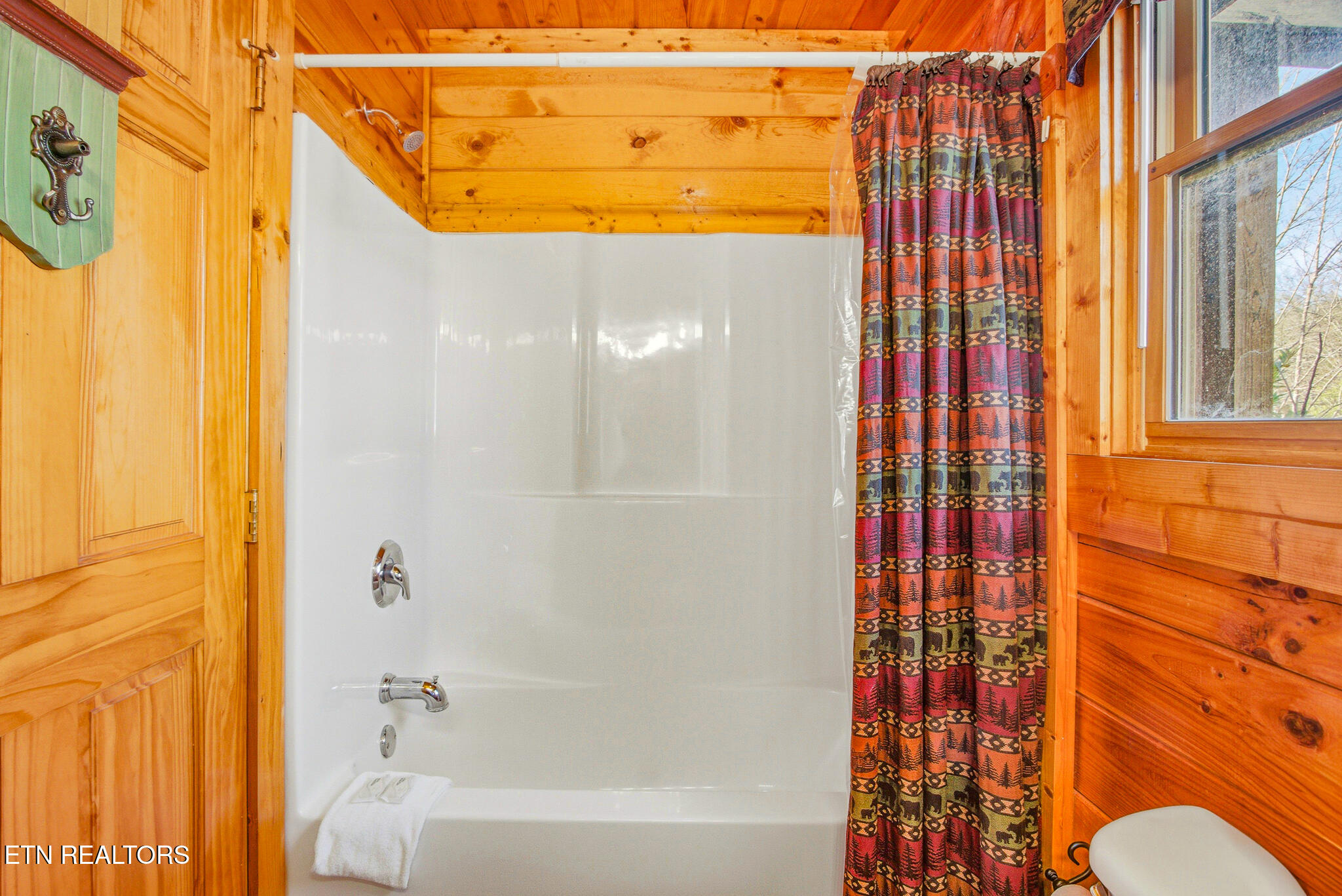 570 Country Oaks Drive Pigeon Forge TN 37863