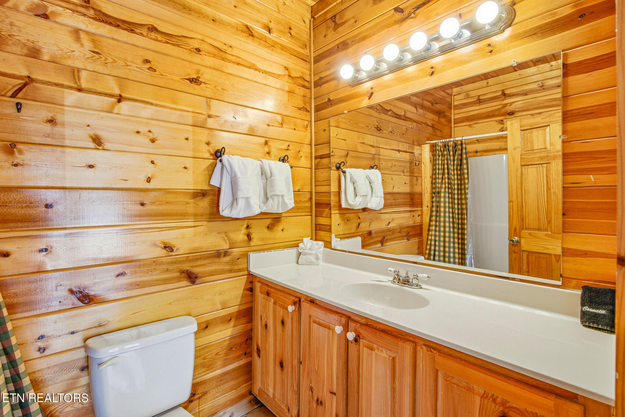 570 Country Oaks Drive Pigeon Forge TN 37863