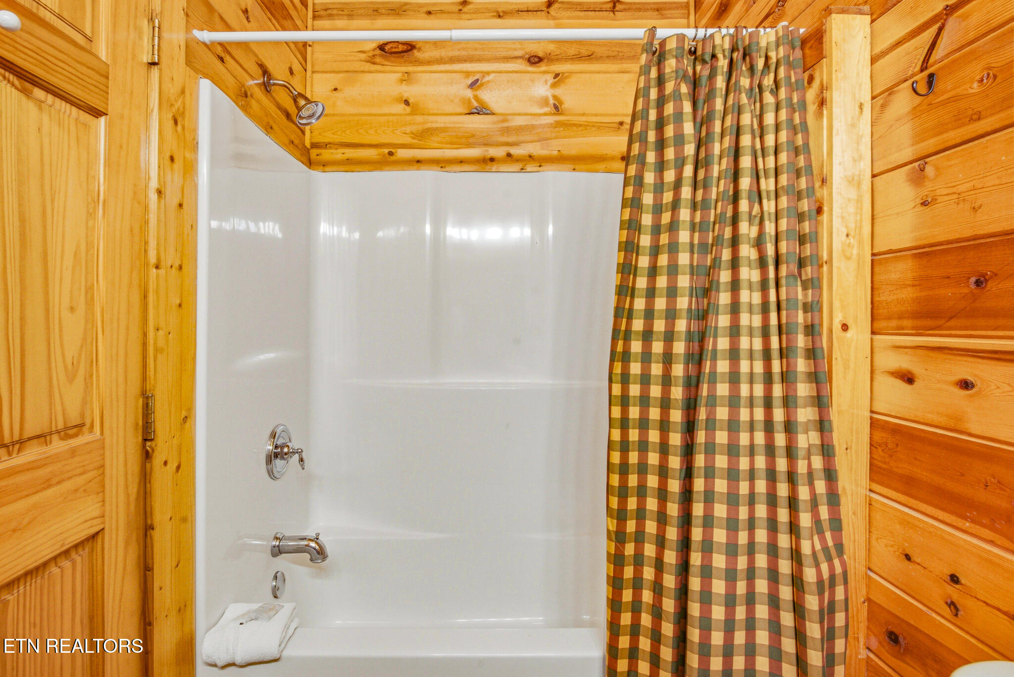 570 Country Oaks Drive Pigeon Forge TN 37863