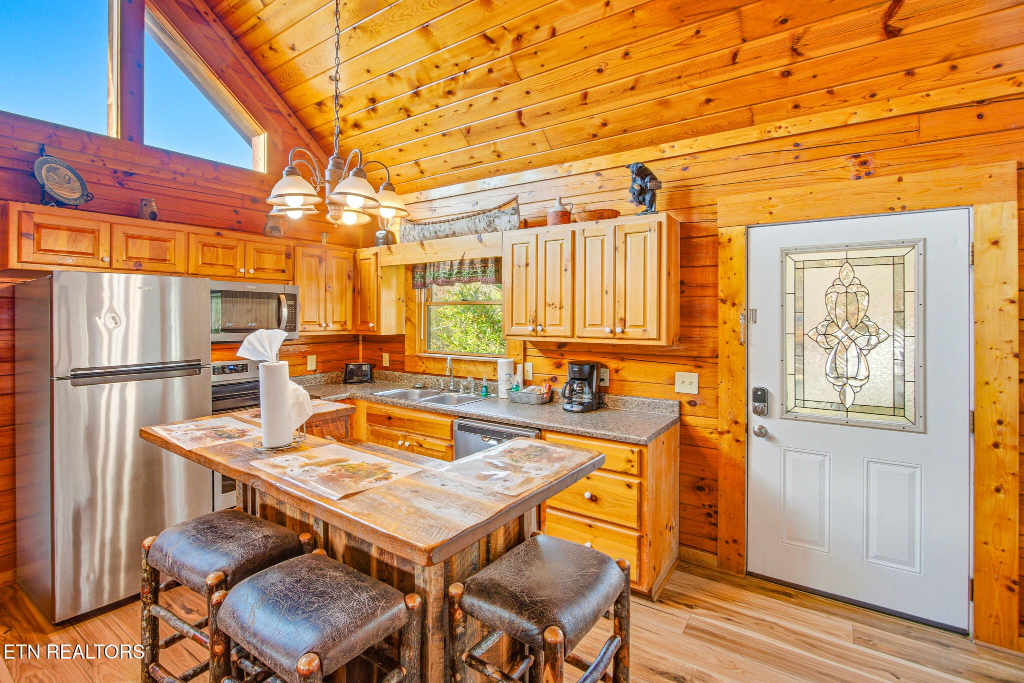 570 Country Oaks Drive Pigeon Forge TN 37863