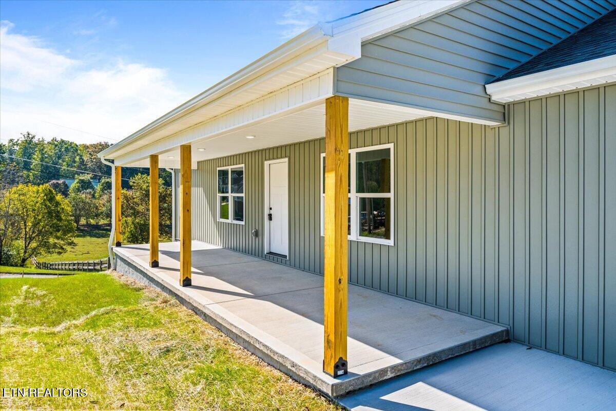 172 Storm Lane Jacksboro TN 37757