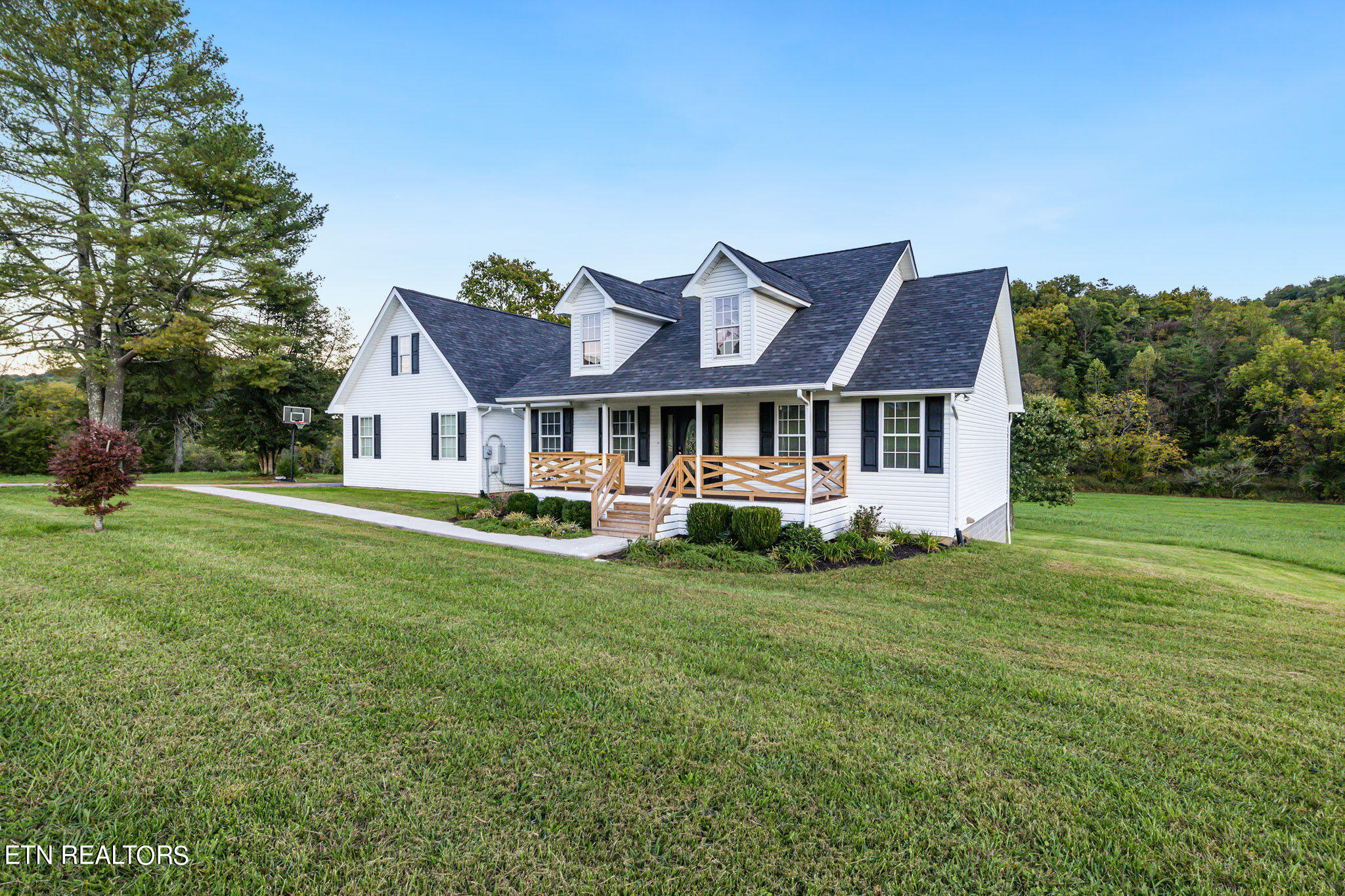 2910 Dutch Valley Road Clinton TN 37716