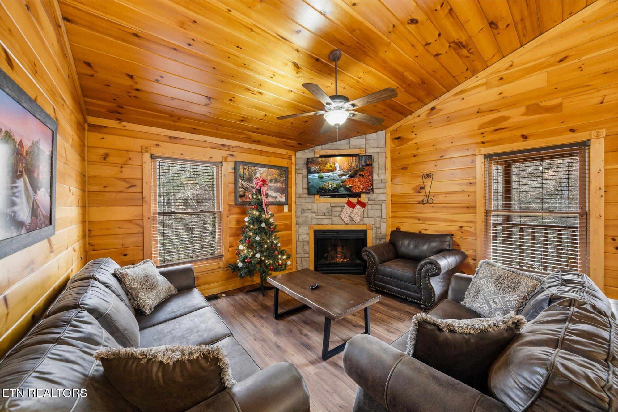 625 Gatlinburg Falls Way Gatlinburg TN 37738