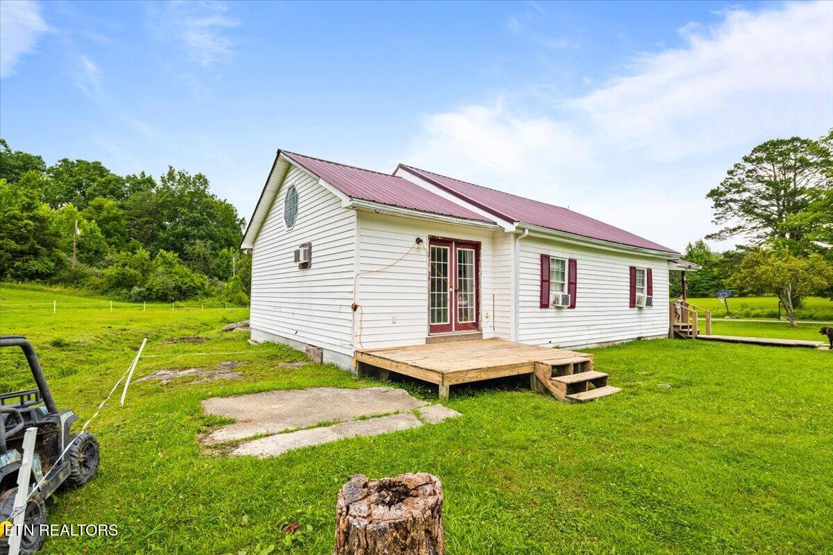 982 Little White Oak Road Duff TN 37729
