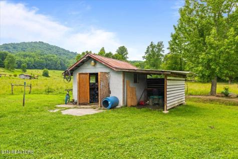 982 Little White Oak Road Duff TN 37729