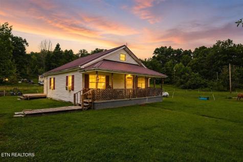 982 Little White Oak Road Duff TN 37729