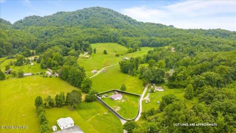 982 Little White Oak Road Duff TN 37729