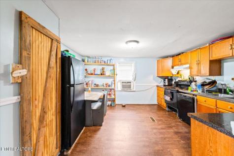 982 Little White Oak Road Duff TN 37729