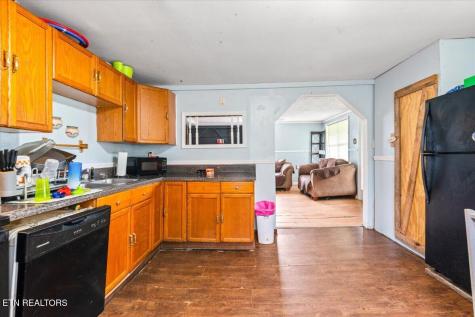 982 Little White Oak Road Duff TN 37729