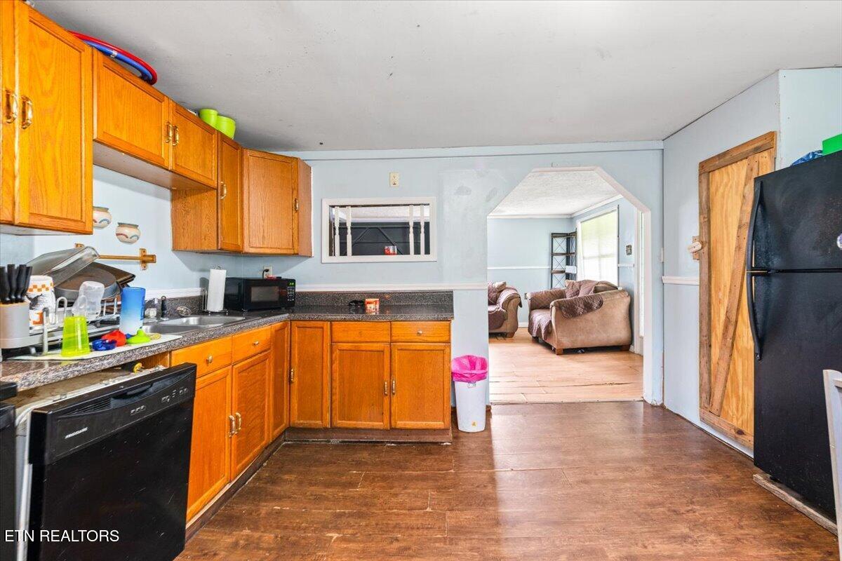 982 Little White Oak Road Duff TN 37729